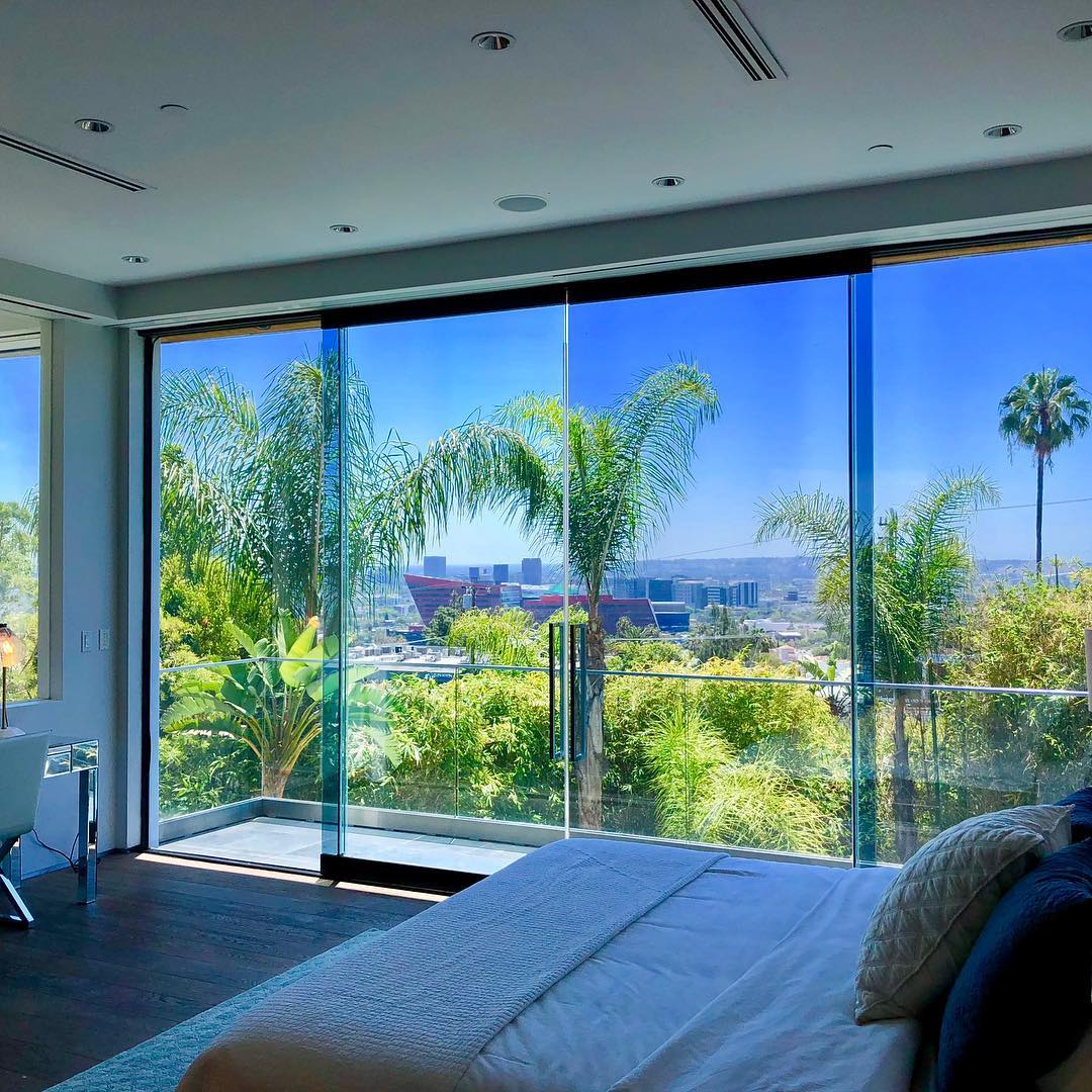 Los Angeles Clean Windows | Bedroom View