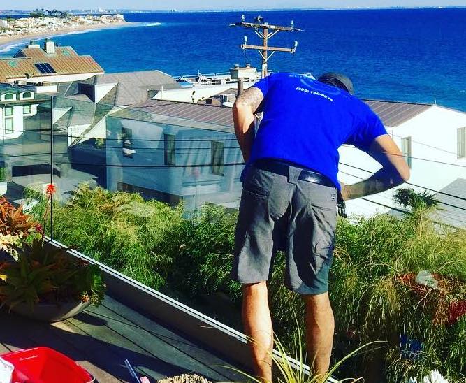 L.A. Elite Window Cleaning | Employee | Cleaning Home Gutters
